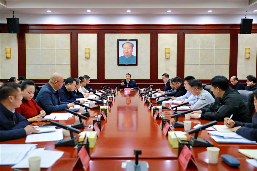 許忠建主持召開箱包皮具產(chǎn)業(yè)高質(zhì)量發(fā)展專題調(diào)度會